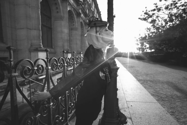 Mauro Lorenzo Fashion Editorial Photographer Advertising Paris France Parigi Toureiffel Pontalexandre Management  Inspiration Moodboard HauteCouture Reinassance fotografiadimoda veil jacket research gold black&white sunset flare pretaporter Portrait altamoda