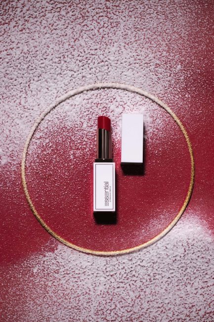 Mauro Lorenzo Fashion Editorial Photographer Advertising Paris France Roma Retouch Management Beauty Clean Essential make-up post-production snow dubai luxury gold christmas lips holidays Portrait white