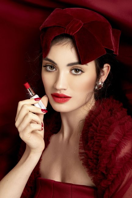 Mauro Lorenzo Fashion Editorial Photographer Advertising Paris France Roma Retouch Management Beauty Clean Essential make-up post-production snow dubai luxury gold christmas lips holidays Portrait white