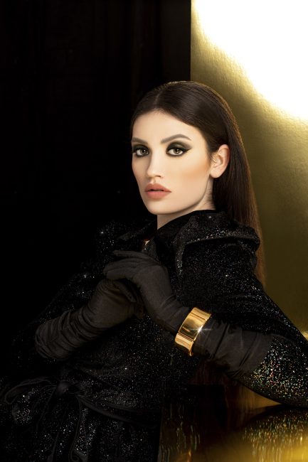 Mauro Lorenzo Fashion Editorial Photographer Advertising Paris France Roma Retouch Management Beauty Clean Essential make-up post-production snow dubai luxury gold christmas lips holidays Portrait white