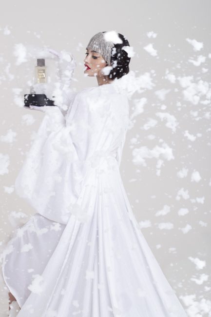 Mauro Lorenzo Fashion Editorial Photographer Advertising Paris France Roma Retouch Management Beauty Clean Essential make-up post-production snow dubai luxury gold christmas lips holidays Portrait white