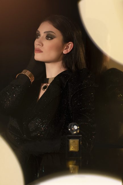 Mauro Lorenzo Fashion Editorial Photographer Advertising Paris France Roma Retouch Management Beauty Clean Essential make-up post-production snow dubai luxury gold christmas lips holidays Portrait white