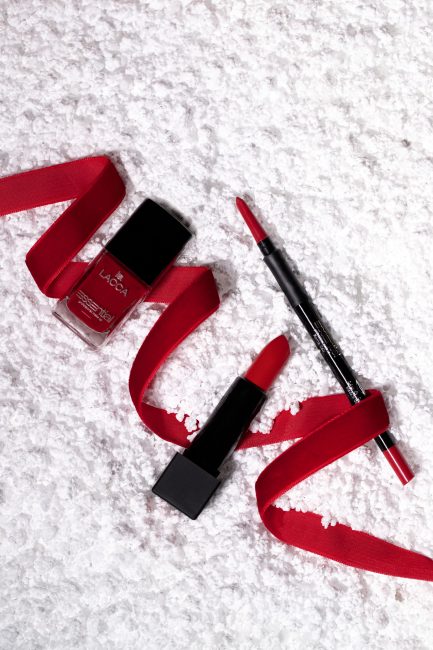 Mauro Lorenzo Fashion Editorial Photographer Advertising Paris France Roma Retouch Management Beauty Clean Essential make-up post-production snow dubai luxury gold christmas lips holidays Portrait white