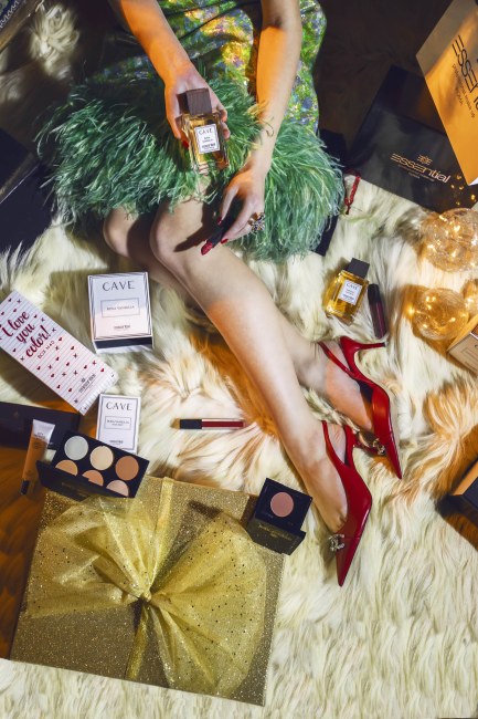 Mauro Lorenzo Fashion Photographer Advertising Campaign essential professional make-up minimal geometric graphic christmas texture cosmesi blue minimalism Moodboard lip stick gift artDirector luxury natale packages shoes