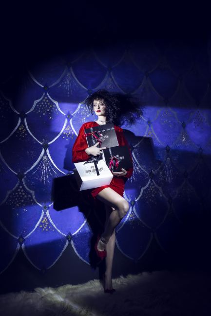 Mauro Lorenzo Fashion Photographer Advertising Campaign essential professional make-up minimal geometric graphic christmas texture cosmesi blue minimalism Moodboard lip stick gift artDirector luxury natale packages shoes