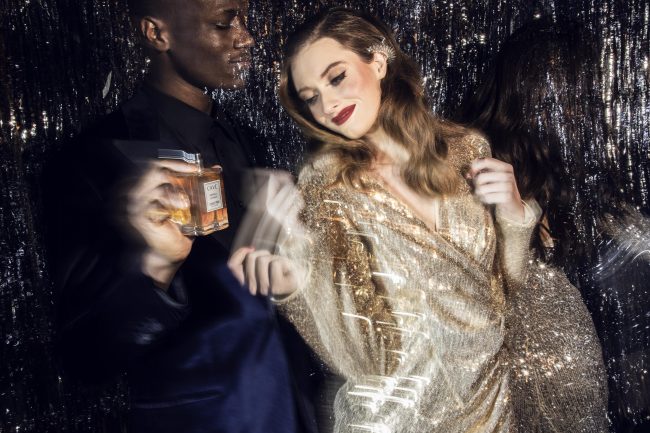 Mauro Lorenzo Fashion Photographer Advertising Campaign essential professional make-up minimal geometric graphic christmas texture cosmesi blue minimalism Moodboard lip stick gift artDirector luxury natale packages shoes