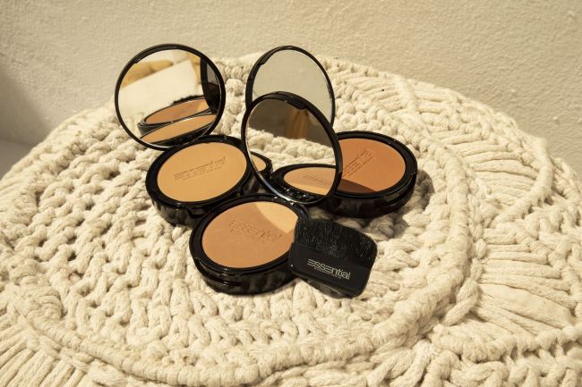 Mauro Lorenzo Fashion Photographer Advertising Campaign essential professional make-up minimal product geometric graphic young texture cosmesi minimal minimalism Moodboard roma lip stick artDirector luxury roma riad wather