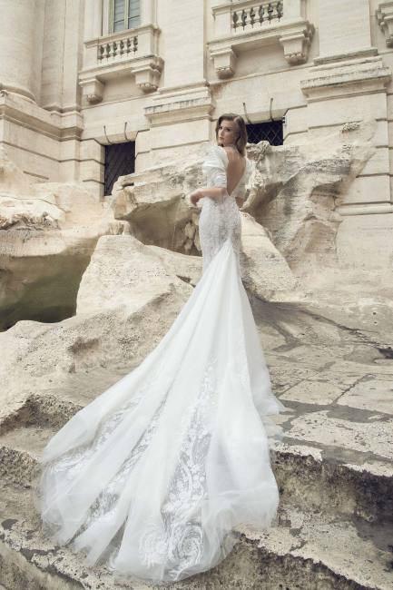Mauro Lorenzo Fashion Photographer Advertising Campaign roma rome bridal altamoda handmade carrabs piazza spagna fontana trevi Whitedress Moodboard designer luxury sposa artDirector woman pregiato strascico popolo fountain