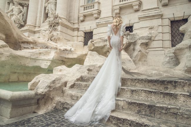 Mauro Lorenzo Fashion Photographer Advertising Campaign roma rome bridal altamoda handmade carrabs piazza spagna fontana trevi Whitedress Moodboard designer luxury sposa artDirector woman pregiato strascico popolo fountain