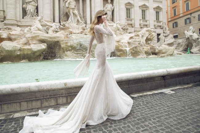 Mauro Lorenzo Fashion Photographer Advertising Campaign roma rome bridal altamoda handmade carrabs piazza spagna fontana trevi Whitedress Moodboard designer luxury sposa artDirector woman pregiato strascico popolo fountain