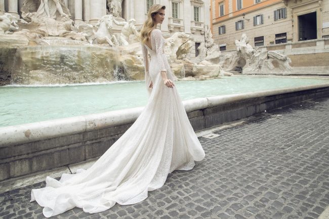 Mauro Lorenzo Fashion Photographer Advertising Campaign roma rome bridal altamoda handmade carrabs piazza spagna fontana trevi Whitedress Moodboard designer luxury sposa artDirector woman pregiato strascico popolo fountain