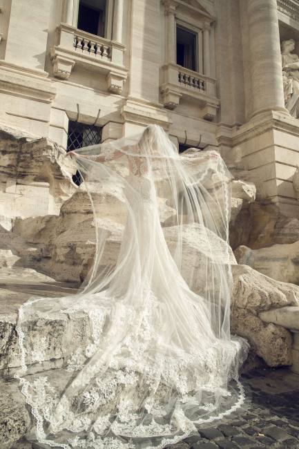 Mauro Lorenzo Fashion Photographer Advertising Campaign roma rome bridal altamoda handmade carrabs piazza spagna fontana trevi Whitedress Moodboard designer luxury sposa artDirector woman pregiato strascico popolo fountain