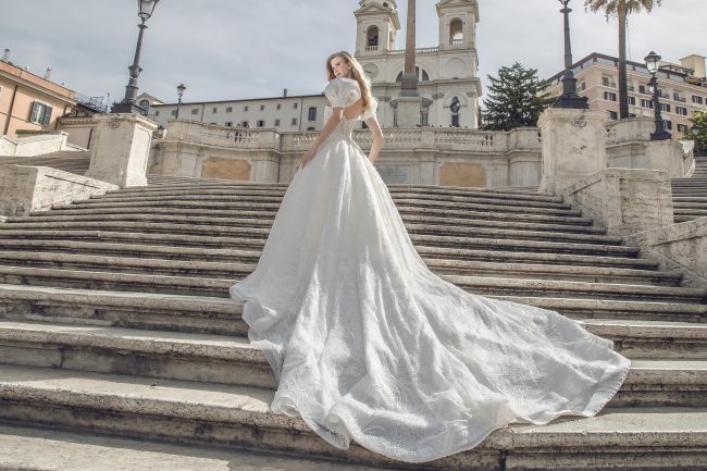 Mauro Lorenzo Fashion Photographer Advertising Campaign roma rome bridal altamoda handmade carrabs piazza spagna fontana trevi Whitedress Moodboard designer luxury sposa artDirector woman pregiato strascico popolo fountain