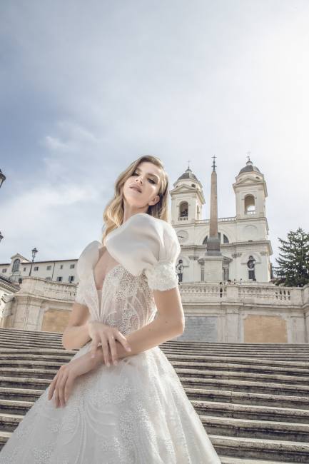 Mauro Lorenzo Fashion Photographer Advertising Campaign roma rome bridal altamoda handmade carrabs piazza spagna fontana trevi Whitedress Moodboard designer luxury sposa artDirector woman pregiato strascico popolo fountain
