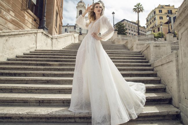 Mauro Lorenzo Fashion Photographer Advertising Campaign roma rome bridal altamoda handmade carrabs piazza spagna fontana trevi Whitedress Moodboard designer luxury sposa artDirector woman pregiato strascico popolo fountain