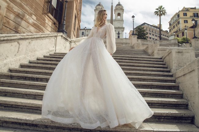 Mauro Lorenzo Fashion Photographer Advertising Campaign roma rome bridal altamoda handmade carrabs piazza spagna fontana trevi Whitedress Moodboard designer luxury sposa artDirector woman pregiato strascico popolo fountain