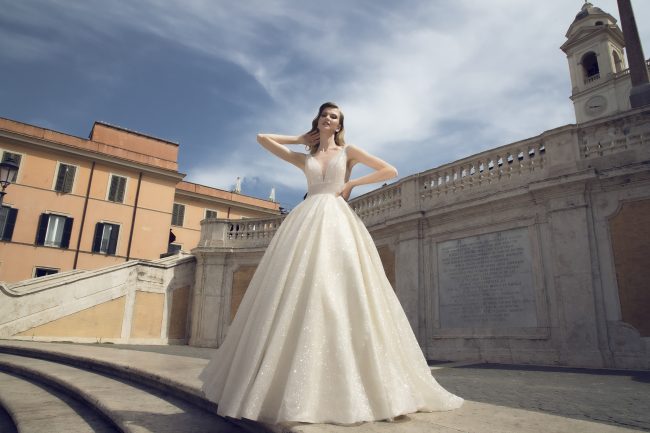 Mauro Lorenzo Fashion Photographer Advertising Campaign roma rome bridal altamoda handmade carrabs piazza spagna fontana trevi Whitedress Moodboard designer luxury sposa artDirector woman pregiato strascico popolo fountain