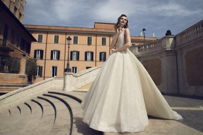 Mauro Lorenzo Fashion Photographer Advertising Campaign roma rome bridal altamoda handmade carrabs piazza spagna fontana trevi Whitedress Moodboard designer luxury sposa artDirector woman pregiato strascico popolo fountain