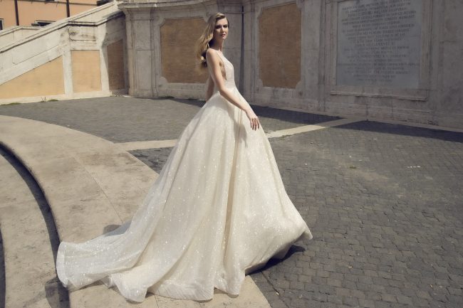 Mauro Lorenzo Fashion Photographer Advertising Campaign roma rome bridal altamoda handmade carrabs piazza spagna fontana trevi Whitedress Moodboard designer luxury sposa artDirector woman pregiato strascico popolo fountain