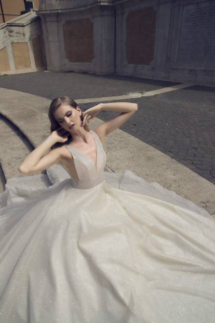 Mauro Lorenzo Fashion Photographer Advertising Campaign roma rome bridal altamoda handmade carrabs piazza spagna fontana trevi Whitedress Moodboard designer luxury sposa artDirector woman pregiato strascico popolo fountain