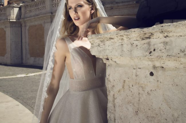 Mauro Lorenzo Fashion Photographer Advertising Campaign roma rome bridal altamoda handmade carrabs piazza spagna fontana trevi Whitedress Moodboard designer luxury sposa artDirector woman pregiato strascico popolo fountain