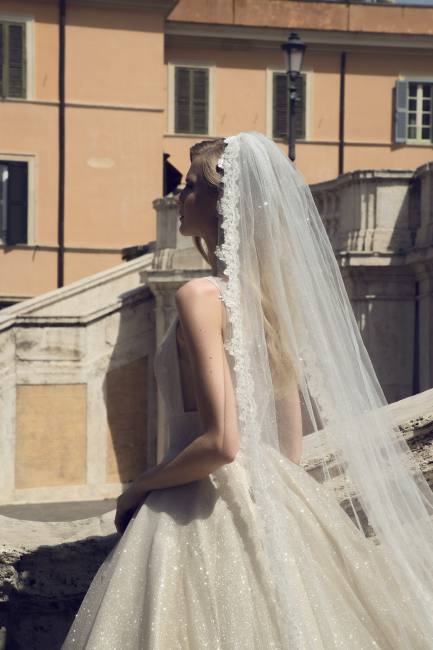 Mauro Lorenzo Fashion Photographer Advertising Campaign roma rome bridal altamoda handmade carrabs piazza spagna fontana trevi Whitedress Moodboard designer luxury sposa artDirector woman pregiato strascico popolo fountain