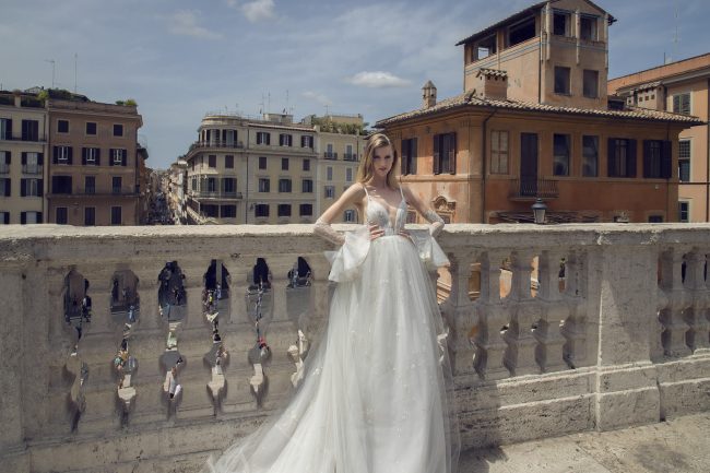 Mauro Lorenzo Fashion Photographer Advertising Campaign roma rome bridal altamoda handmade carrabs piazza spagna fontana trevi Whitedress Moodboard designer luxury sposa artDirector woman pregiato strascico popolo fountain
