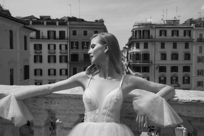 Mauro Lorenzo Fashion Photographer Advertising Campaign roma rome bridal altamoda handmade carrabs piazza spagna fontana trevi Whitedress Moodboard designer luxury sposa artDirector woman pregiato strascico popolo fountain