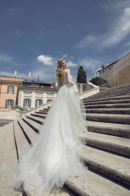 Mauro Lorenzo Fashion Photographer Advertising Campaign roma rome bridal altamoda handmade carrabs piazza spagna fontana trevi Whitedress Moodboard designer luxury sposa artDirector woman pregiato strascico popolo fountain