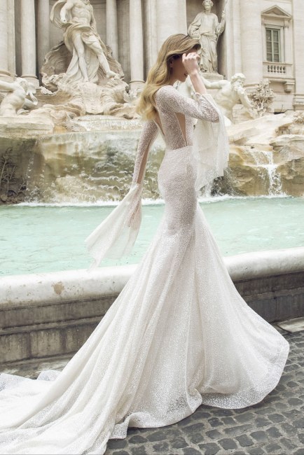 Mauro Lorenzo Fashion Photographer Advertising Campaign roma rome bridal altamoda handmade carrabs piazza spagna fontana trevi Whitedress Moodboard designer luxury sposa artDirector woman pregiato strascico popolo fountain