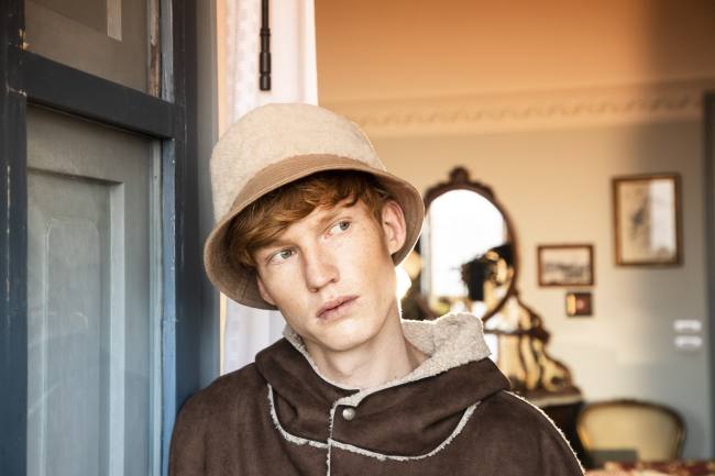 Mauro Lorenzo Fashion Photographer Advertising Campaign studio Hat Cappelli handmade Doria Pitti Colours Moodboard Boutique Inspiration artDirector hautecouture american luxury sea jacket blue leather