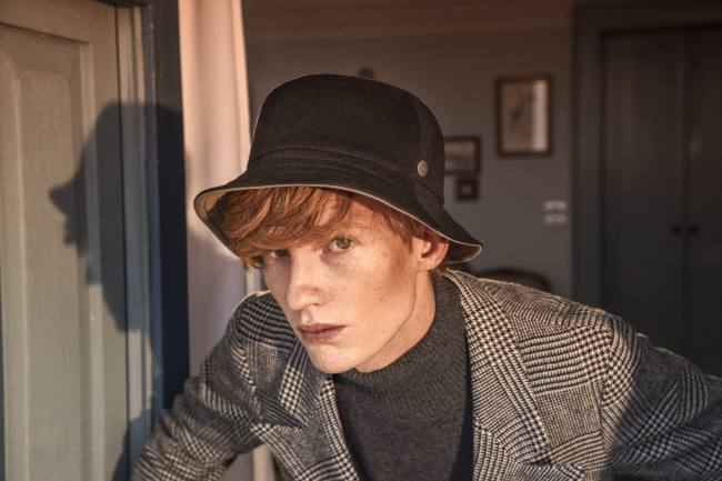 Mauro Lorenzo Fashion Photographer Advertising Campaign studio Hat Cappelli handmade Doria Pitti Colours Moodboard Boutique Inspiration artDirector hautecouture american luxury sea jacket blue leather