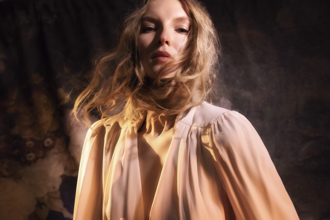 Mauro Lorenzo Fashion Photographer Advertising Campaign studio L'Oreal Kerastase altamoda hair hairstyle Loreal Venus Whitedress Moodboard tendence luxury redhair artDirector woman Paris cool hunter flower longhair 