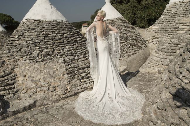 Mauro Lorenzo Fashion Photographer Advertising Campaign studio bridal altamoda handmade diamond cavallo black horse Whitedress Moodboard bridaldesigner luxury sposa artDirector woman pizzo coda duomo lecce puglia