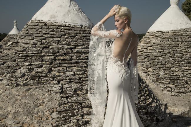 Mauro Lorenzo Fashion Photographer Advertising Campaign studio bridal altamoda handmade diamond cavallo black horse Whitedress Moodboard bridaldesigner luxury sposa artDirector woman pizzo coda duomo lecce puglia