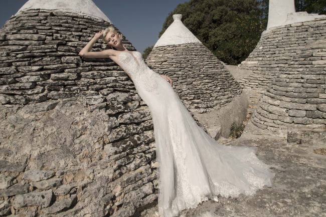 Mauro Lorenzo Fashion Photographer Advertising Campaign studio bridal altamoda handmade diamond cavallo black horse Whitedress Moodboard bridaldesigner luxury sposa artDirector woman pizzo coda duomo lecce puglia