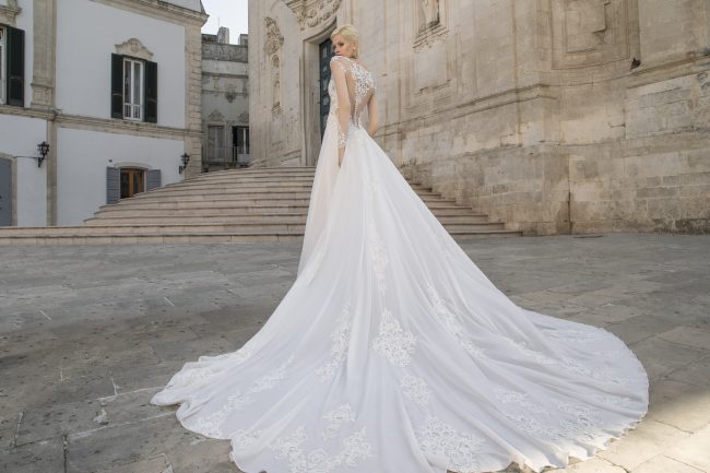 Mauro Lorenzo Fashion Photographer Advertising Campaign studio bridal altamoda handmade diamond cavallo black horse Whitedress Moodboard bridaldesigner luxury sposa artDirector woman pizzo coda duomo lecce puglia