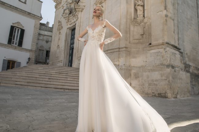 Mauro Lorenzo Fashion Photographer Advertising Campaign studio bridal altamoda handmade diamond cavallo black horse Whitedress Moodboard bridaldesigner luxury sposa artDirector woman pizzo coda duomo lecce puglia