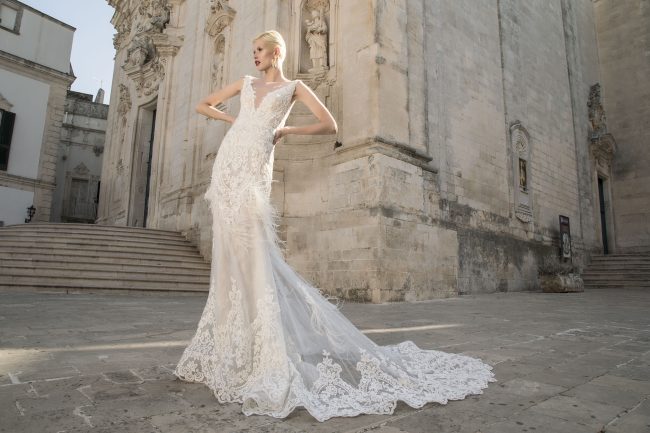 Mauro Lorenzo Fashion Photographer Advertising Campaign studio bridal altamoda handmade diamond cavallo black horse Whitedress Moodboard bridaldesigner luxury sposa artDirector woman pizzo coda duomo lecce puglia