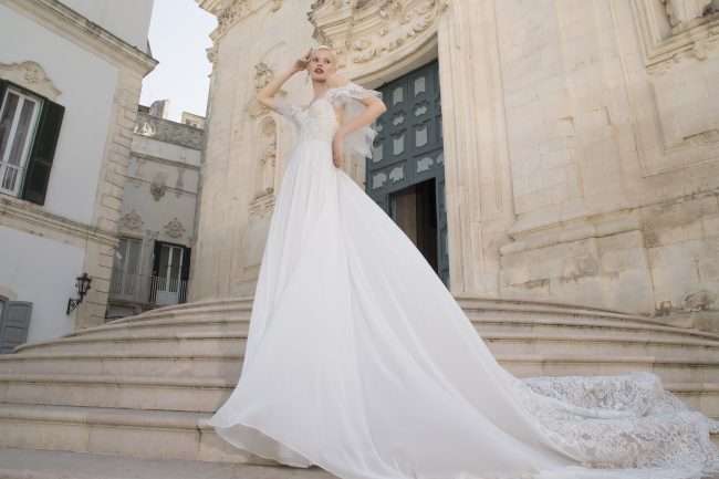 Mauro Lorenzo Fashion Photographer Advertising Campaign studio bridal altamoda handmade diamond cavallo black horse Whitedress Moodboard bridaldesigner luxury sposa artDirector woman pizzo coda duomo lecce puglia