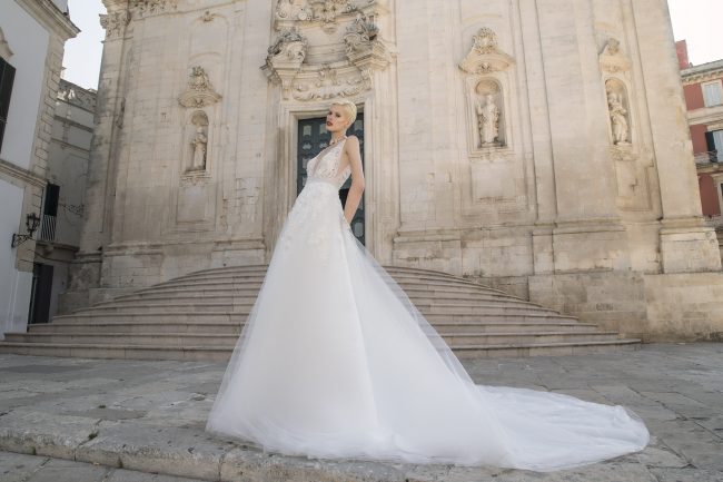 Mauro Lorenzo Fashion Photographer Advertising Campaign studio bridal altamoda handmade diamond cavallo black horse Whitedress Moodboard bridaldesigner luxury sposa artDirector woman pizzo coda duomo lecce puglia