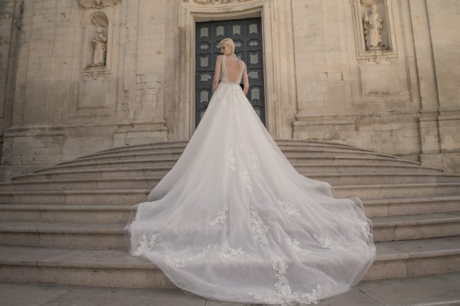 Mauro Lorenzo Fashion Photographer Advertising Campaign studio bridal altamoda handmade diamond cavallo black horse Whitedress Moodboard bridaldesigner luxury sposa artDirector woman pizzo coda duomo lecce puglia