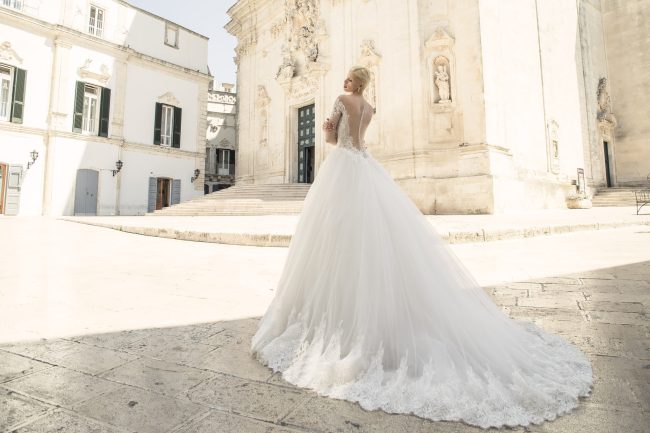 Mauro Lorenzo Fashion Photographer Advertising Campaign studio bridal altamoda handmade diamond cavallo black horse Whitedress Moodboard bridaldesigner luxury sposa artDirector woman pizzo coda duomo lecce puglia