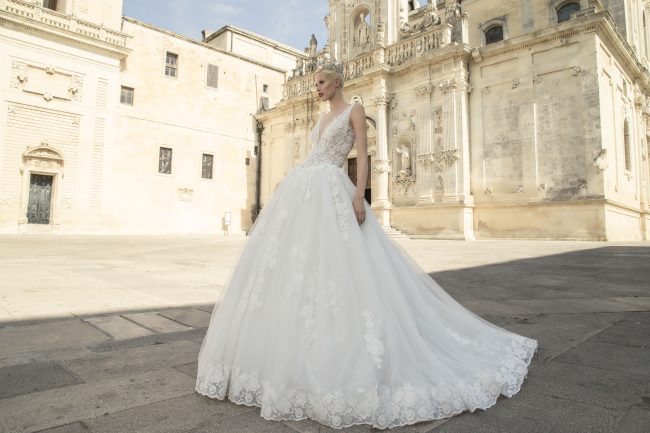 Mauro Lorenzo Fashion Photographer Advertising Campaign studio bridal altamoda handmade diamond cavallo black horse Whitedress Moodboard bridaldesigner luxury sposa artDirector woman pizzo coda duomo lecce puglia