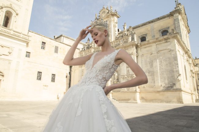 Mauro Lorenzo Fashion Photographer Advertising Campaign studio bridal altamoda handmade diamond cavallo black horse Whitedress Moodboard bridaldesigner luxury sposa artDirector woman pizzo coda duomo lecce puglia