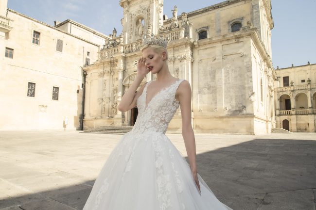 Mauro Lorenzo Fashion Photographer Advertising Campaign studio bridal altamoda handmade diamond cavallo black horse Whitedress Moodboard bridaldesigner luxury sposa artDirector woman pizzo coda duomo lecce puglia