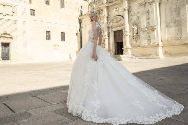 Mauro Lorenzo Fashion Photographer Advertising Campaign studio bridal altamoda handmade diamond cavallo black horse Whitedress Moodboard bridaldesigner luxury sposa artDirector woman pizzo coda duomo lecce puglia