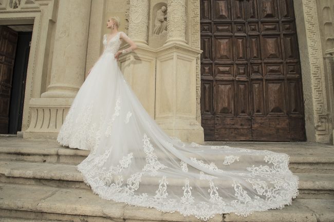 Mauro Lorenzo Fashion Photographer Advertising Campaign studio bridal altamoda handmade diamond cavallo black horse Whitedress Moodboard bridaldesigner luxury sposa artDirector woman pizzo coda duomo lecce puglia