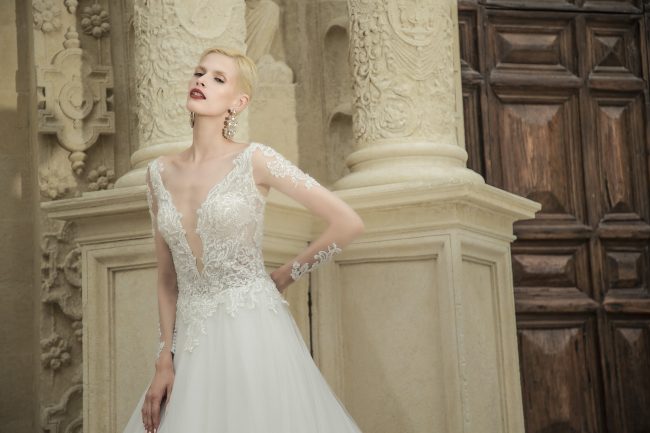 Mauro Lorenzo Fashion Photographer Advertising Campaign studio bridal altamoda handmade diamond cavallo black horse Whitedress Moodboard bridaldesigner luxury sposa artDirector woman pizzo coda duomo lecce puglia