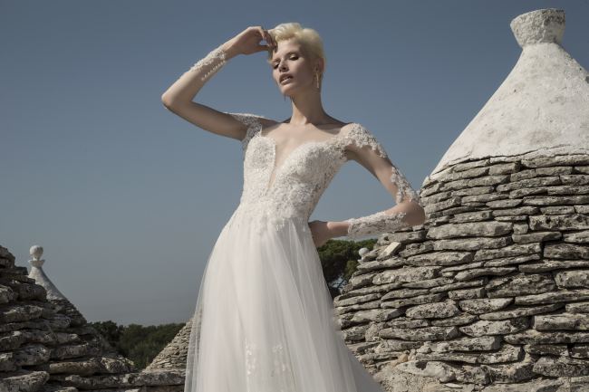 Mauro Lorenzo Fashion Photographer Advertising Campaign studio bridal altamoda handmade diamond cavallo black horse Whitedress Moodboard bridaldesigner luxury sposa artDirector woman pizzo coda duomo lecce puglia